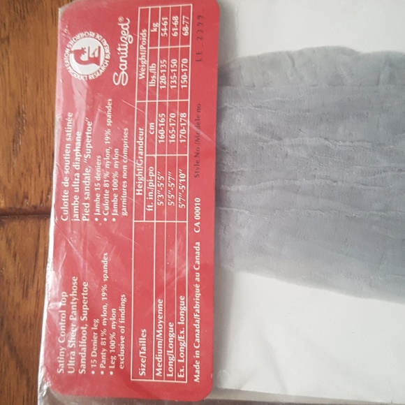 Vanity Fair Eaton Satiny Control Top Ultra Sheer Pantyhose Chrome Size Medium - Picture 3 of 6